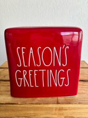 RAE DUNN Holiday SEASON'S GREETINGS Square Tissue Box Cover Excellent Condition